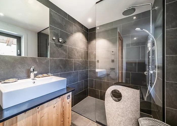 Aman Argentiere - By Emerald